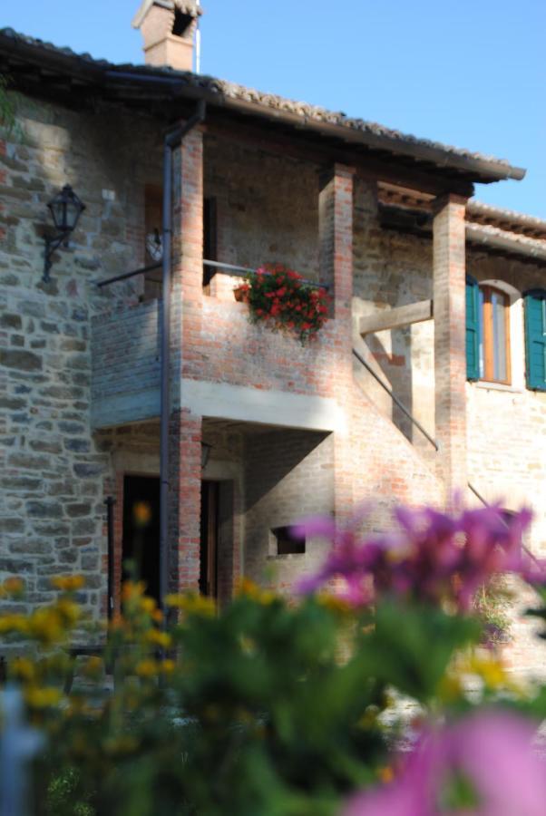 B&B Ponte La Pietra Губио Екстериор снимка