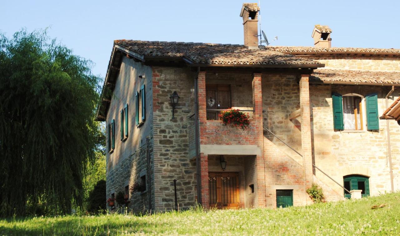 B&B Ponte La Pietra Губио Екстериор снимка