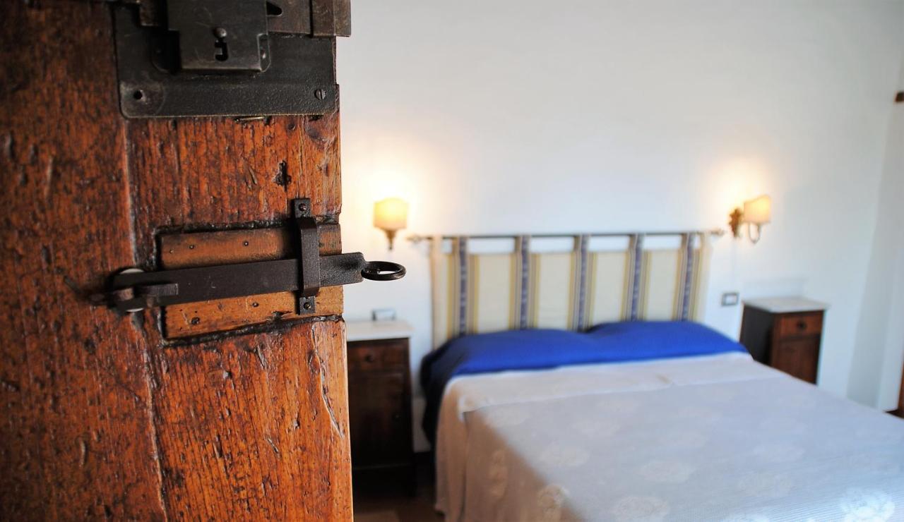 B&B Ponte La Pietra Губио Екстериор снимка