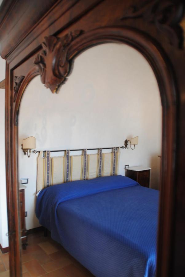 B&B Ponte La Pietra Губио Екстериор снимка