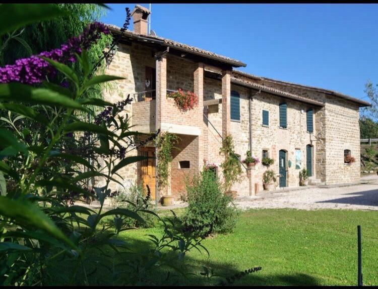 B&B Ponte La Pietra Губио Екстериор снимка